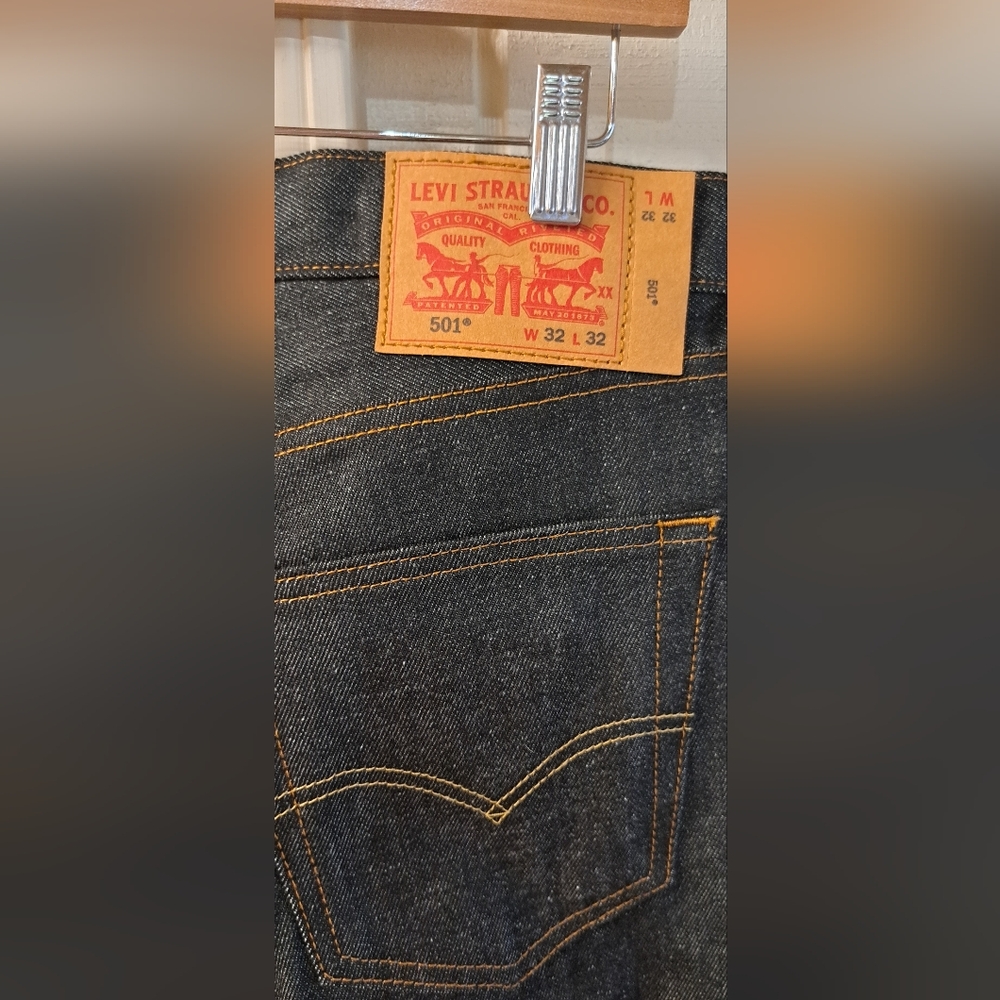 Levis 501 Jeans Mens Blue Straight Button Fly Denim New 32x32 City Date Night